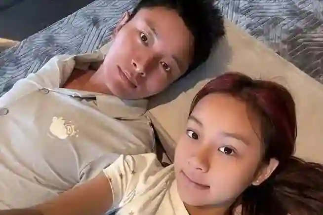 13岁甜馨不再逃避，回应父母复合问题，贾乃亮现身评论区发言