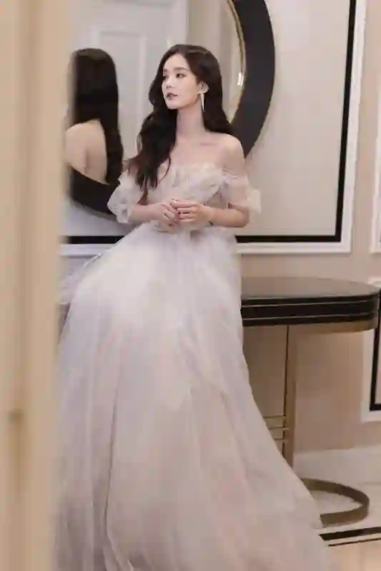 李一桐最迷人的8张照片，你有几张见过？