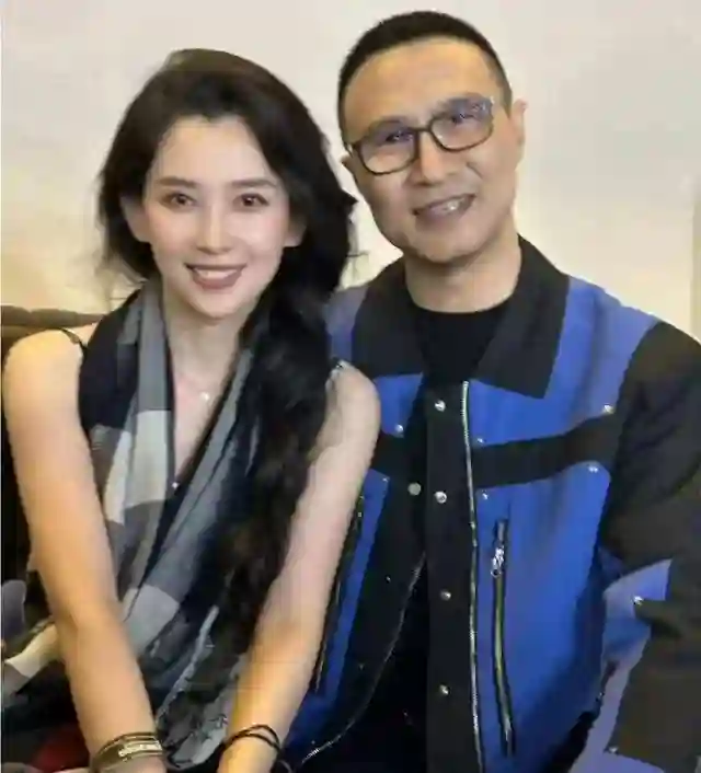 宁静正面回应“牵手”事件隐情！汪峰实在可怜，里子和面子都没了