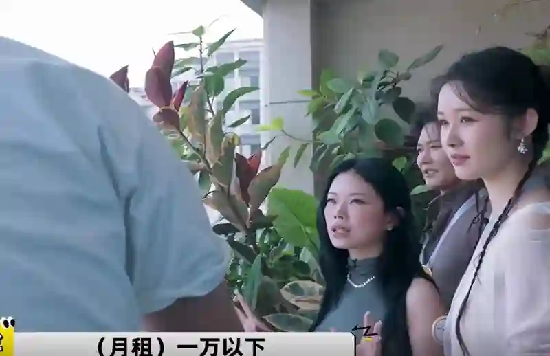 万妮达在成都，住200平房子月租10000块，和黑人男友同居感情好
