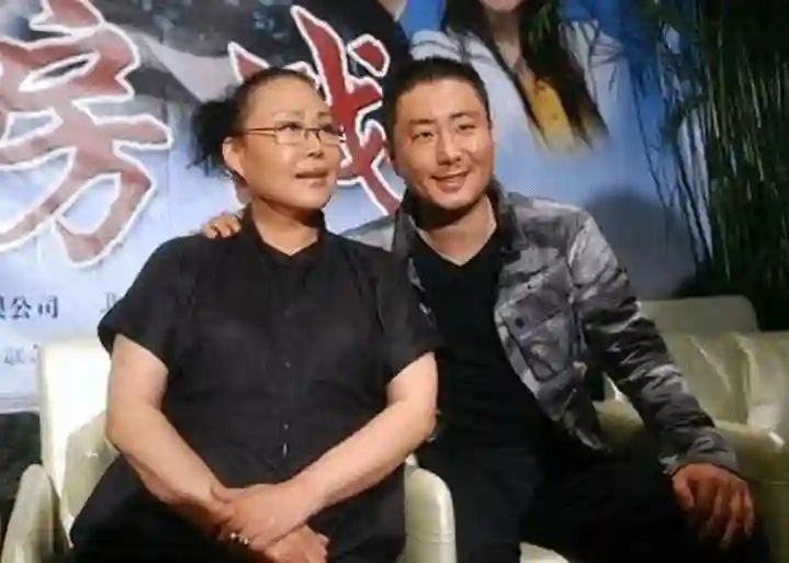 斯琴高娃，瑞士丈夫去世后，她被永久取消“国家一级演员”头衔