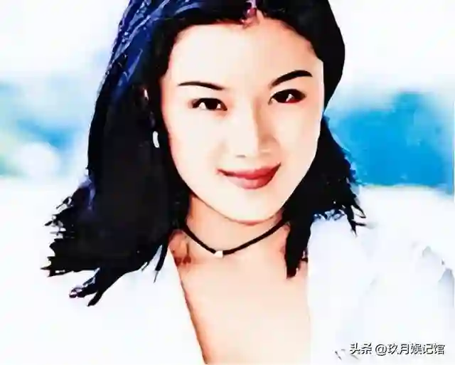 她41岁嫁入豪门，44岁为81岁刘诗昆生下女儿，48岁又生下二胎儿子