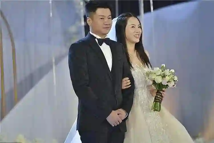 殷桃：演员中的女老板，有过多段情史，如今早已过上神仙般的生活