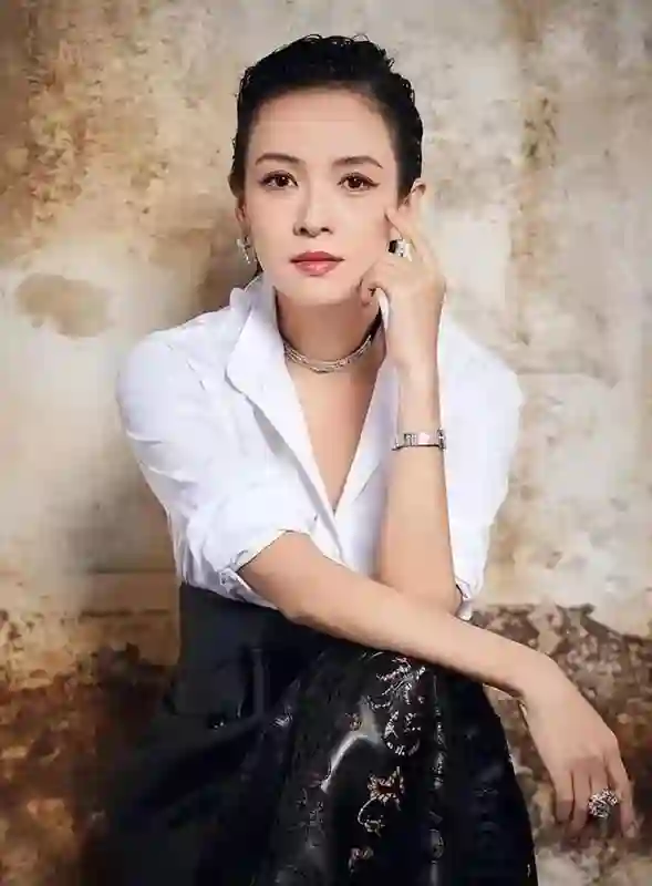 直到章子怡在豪宅自耕自足，才明白，这才是她敢和汪峰离婚的底气