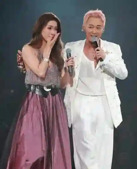 <em>林峯</em>钟嘉欣同框引回忆杀，氛围感拉满，网友：难怪不带太太张馨月