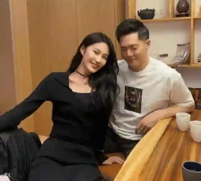 豪门梦碎！奚梦瑶富二代表哥官宣恋情，何猷君不送祝福直接取关