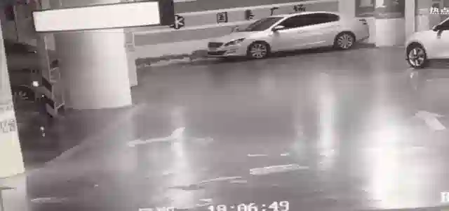 新能源车的激光雷达，竟然会扫坏你的镜头