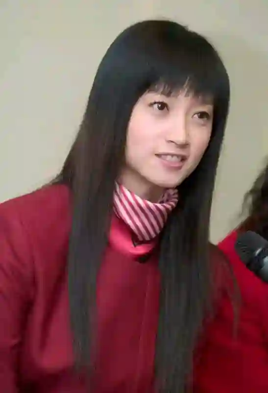 沈佳妮年轻时究竟有多美，能让朱亚文一眼就沦陷