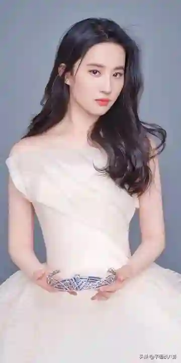 38岁刘亦菲，内娱明星畸形审美，给出狠狠一课！