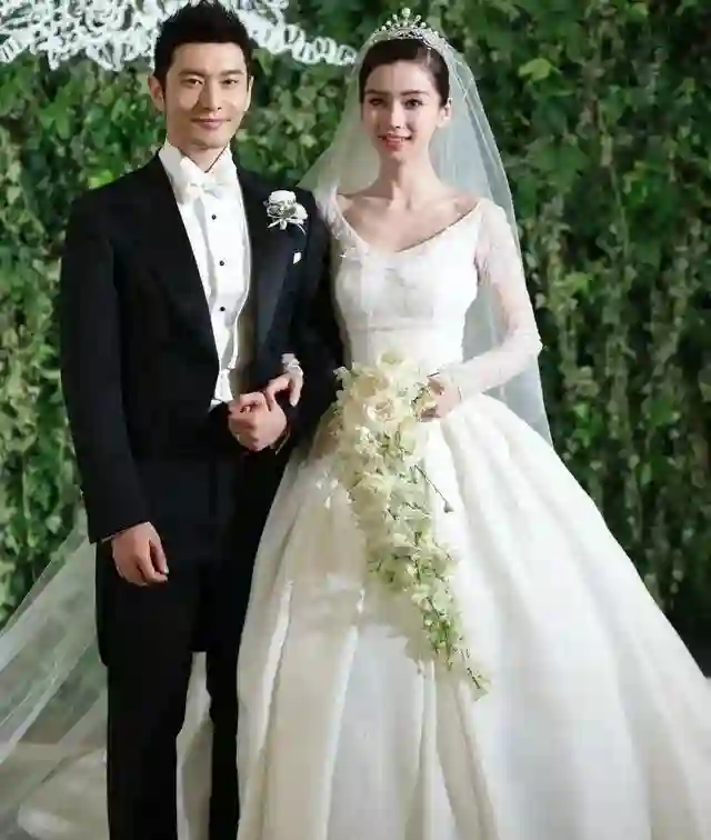 今非昔比！杨颖近照曝光，身材走样，小肚腩惹关注