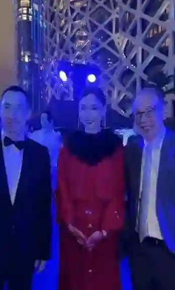 澳门这一夜，坐“李冰冰”身边的张柏芝，让所有人见识了她的地位