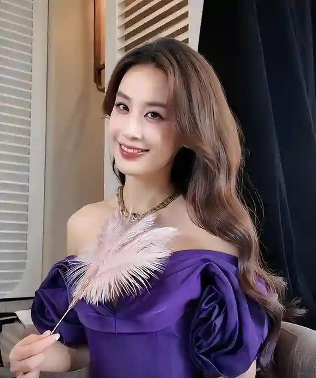 一手好牌打的稀碎，拿离婚当噱头、“背刺”星爷的黄圣依令人唏嘘