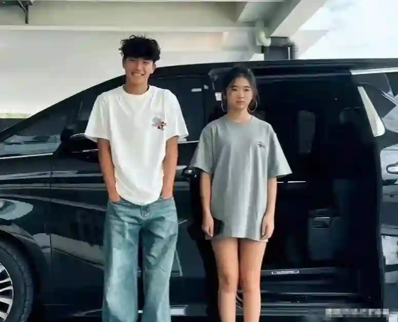 曹格女儿Grace14岁近照疯传，从“包子脸”到“初恋脸”华丽逆袭