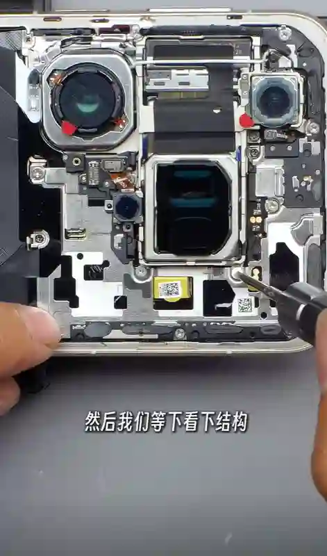 华为Pura 80 Ultra全网首发拆解！一镜双长焦做成了艺术品