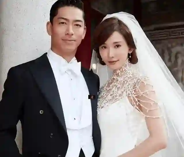 50岁林志玲美到国外去了！穿一身黑仍女神范儿十足，黑泽良平真有福气