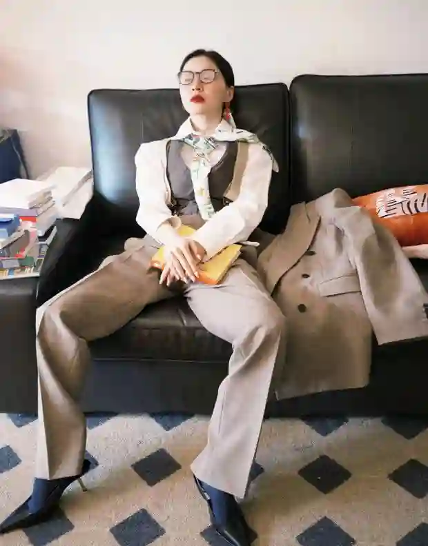 被金靖这组复古造型惊艳到！喜剧人秒变文艺女神~