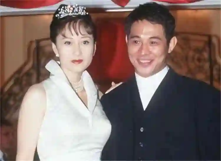 李连杰罕见谈4个女儿：前俩养的很凑合，利智生的，疼爱却很笨拙