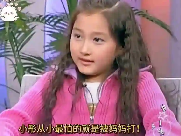 关晓彤现身山东农贸市场，发传单<em>无人</em>理，颜值是真的开始下滑