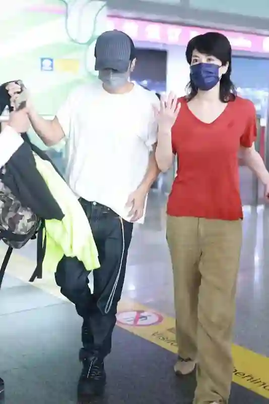 <em>王菲</em>谢霆锋官宣领证？