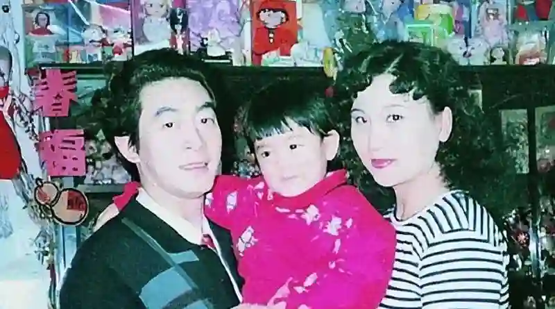 六小龄童为34岁女儿婚事发愁，女儿颜值曝光，才发现为啥没人敢追