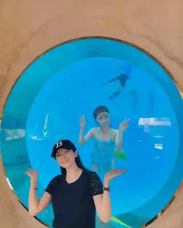 章子怡罕见晒娃，儿女都不打码，弟弟超可爱，醒醒越大越漂亮