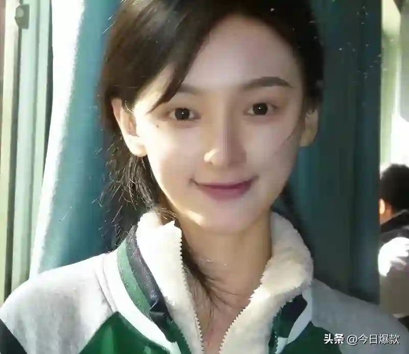 听障女生颜值像AI引争议！微调3处被网暴非人类，真人露面了！
