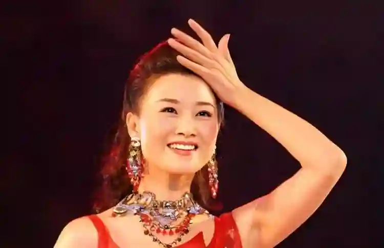 没想到，“销声匿迹”11年，与丈夫相约丁克的宋祖英已成人生赢家
