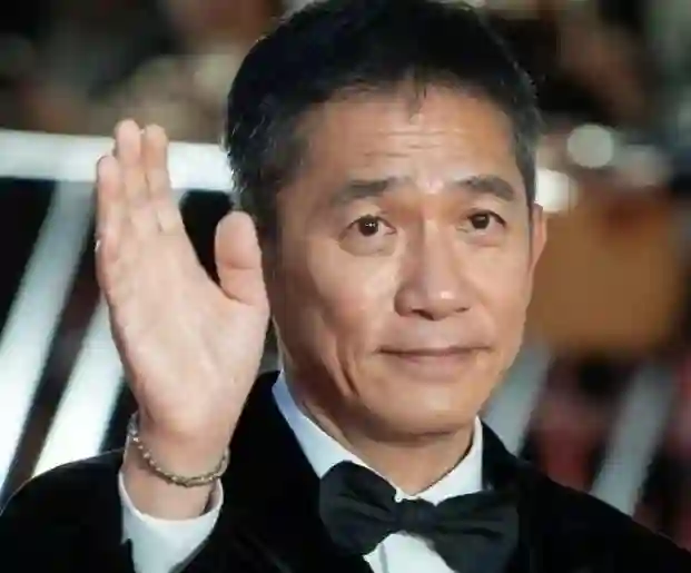 事实证明，与刘嘉玲中日分居的丁克一族梁朝伟，已走上另一条大道