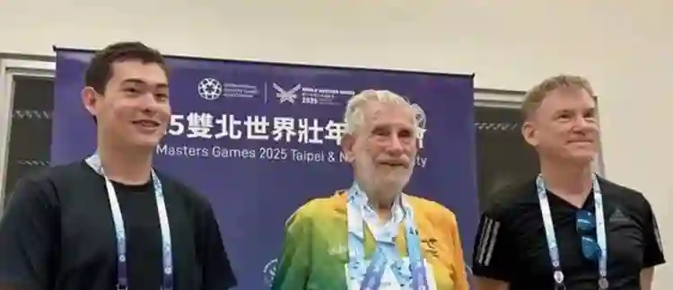 昆凌90岁爷爷运动会上摘金！ 周杰伦都惊啦，发文祝贺：太厉害了