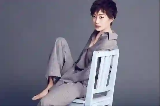 女演员与他同居5年，将美好的年华都给了他，他却选择和闺蜜结婚