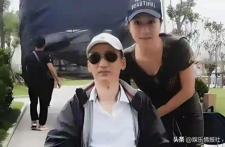 她是国家一级女演员，多次给坐轮椅丈夫戴绿帽，如今儿子也是演员
