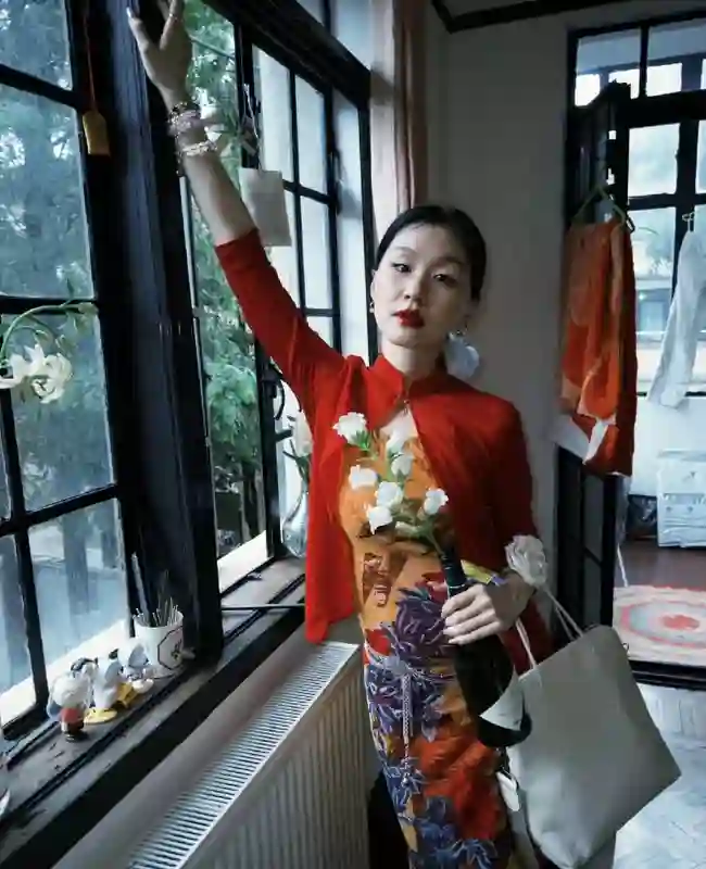搞笑女艺人也开始营销颜值路线，试图洗脑网友，那么金靖算得上是娱乐圈的大美女吗？