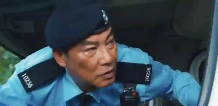 全程呲牙咧嘴，台词含糊不清，连影帝任达华都带不动这个拖油瓶！