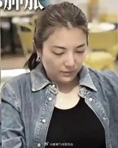 48岁TVB视帝爱妻患怪病缠扰逾月！网民猜测患一病需长期服药