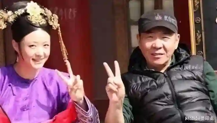 前脚官宣喜讯，后脚深陷舆论，42岁的蒋欣给内娱狠狠“上”了一课