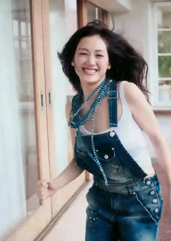 绫濑遥清纯与性感并存的魅力 内在美丽，难以抗拒