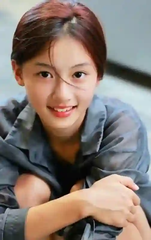 女孩撞脸张柏芝杨颖走红，她是宋祖儿接班人还是下一个奶茶妹妹？