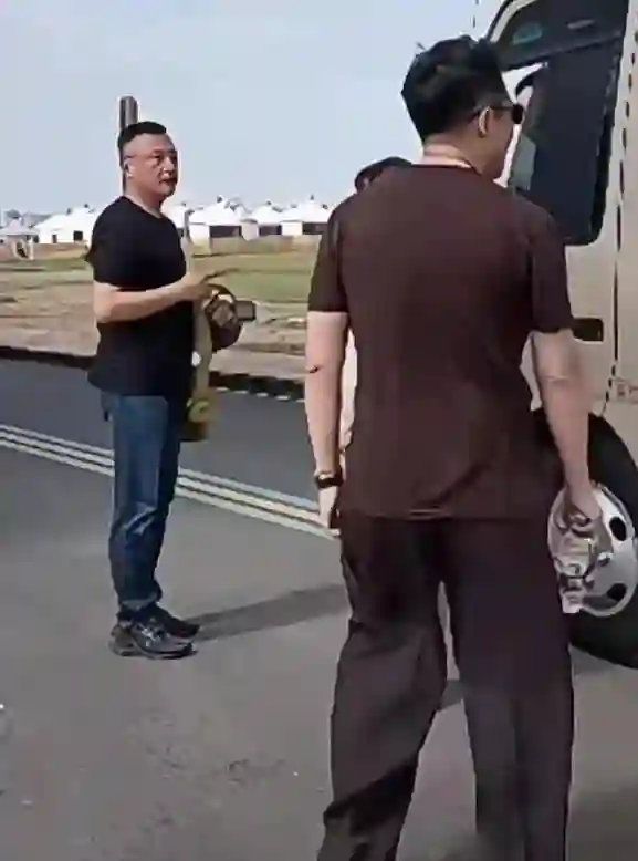 大S孩子正脸照曝光，玥儿长得太像大S，汪小菲一招和S妈划清界限