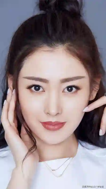他的前女友是吴昕，前未婚妻是张天爱，如今37岁了，升级当上了老爸