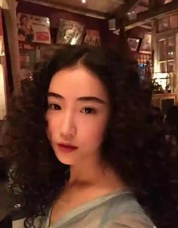 晚晚直播再掀争议：红极一时的“豆瓣三大女神”，为何全塌房了？