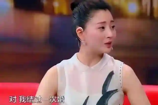 事实证明，45岁“有过6个前任”的殷桃，早已过上了神仙般的生活