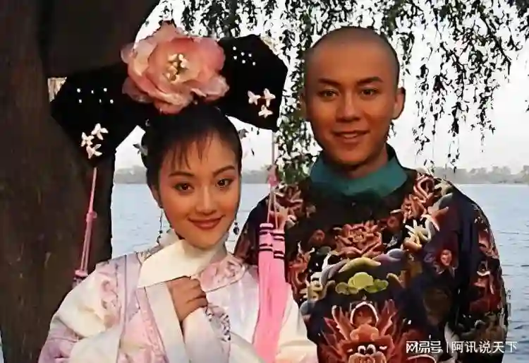 离婚六年后，贾乃亮和李小璐首次甜蜜游玩，或将为孩子重新复合