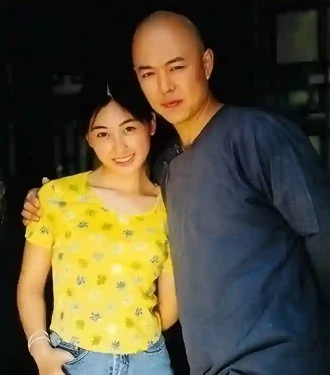 她是军艺校花，被大25岁张铁林抛弃后，为何又嫁给著名的“坏蛋”