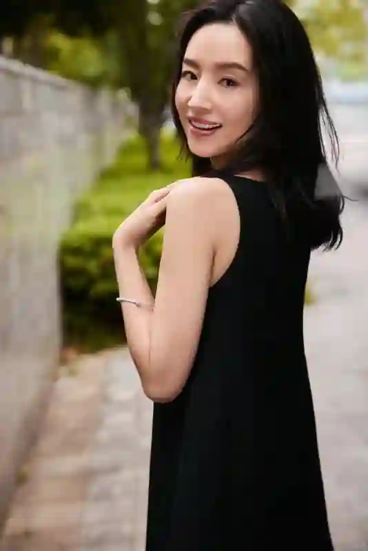 同为《金粉世家》骨相美人，23年后，刘亦菲董洁差距惊人
