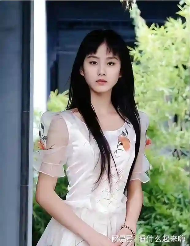 离婚风波后罕见同框!刘诗诗吴奇隆带儿子出行,全程无交流似陌生人