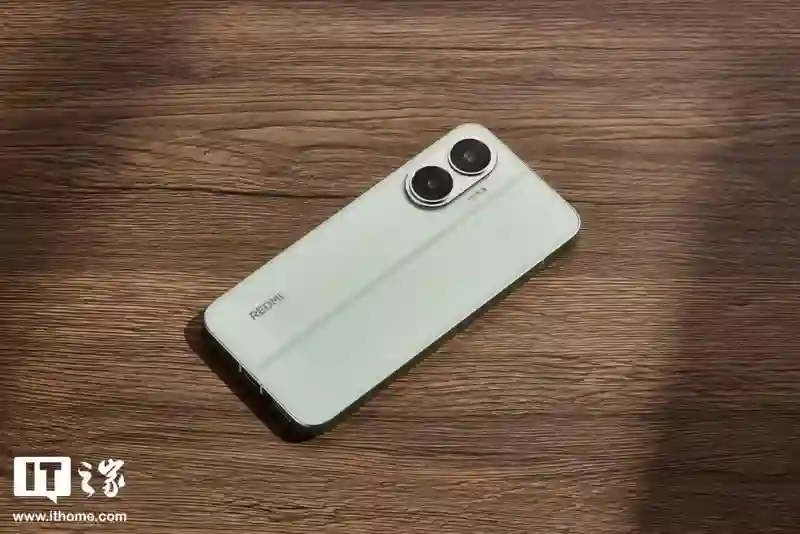 小米REDMI Turbo 4 Pro手机澎湃OS2.0.206.0版本开启内测，桌面壁纸新增支持模糊效果