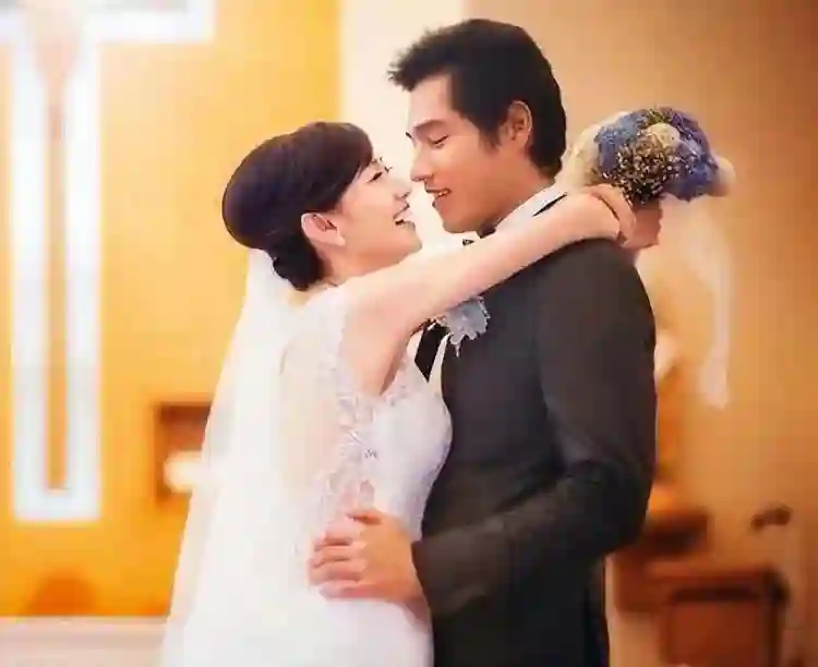 都把老婆逼得净身出户了，还拿复合炒作？！