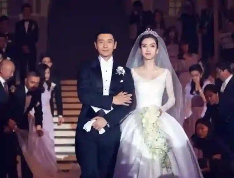 “复出”遥遥无望，离开黄晓明庇护的杨颖，终于体会到了世态炎凉