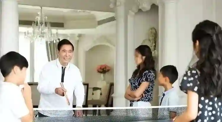 上嫁吞针！徐子淇在婆家地位全靠公公李兆基撑，李家成面色太重！