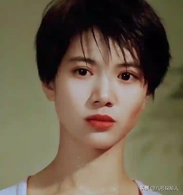 得罪成龙、骂过王晶，承认做“小三”，“霸王花”的人生有多豪横
